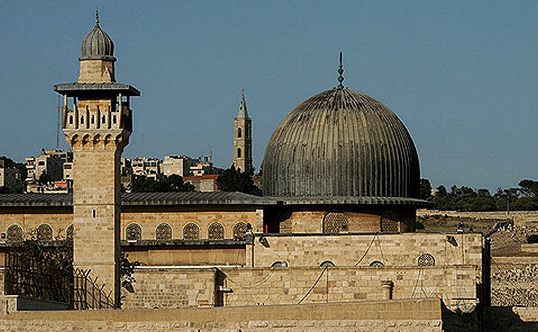 Close-up of the silver/grey dome of the Qibly mosque