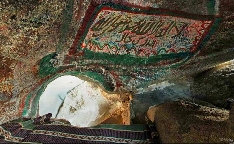 Inside the Mount Thawr cave – Photo:3DMekanlar.com