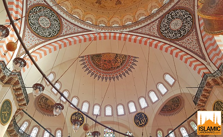 تفاصيل السقف في مسجد السليمانية