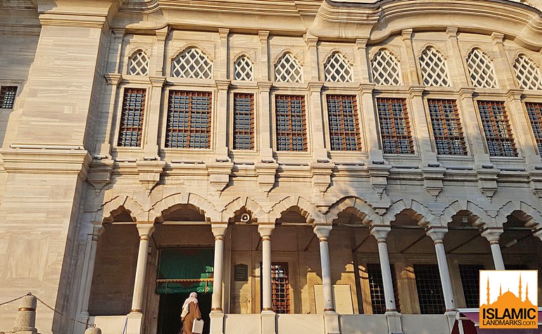 Entrance to the Nuruosmaniye mosque