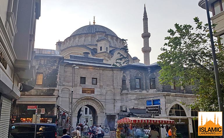 Exterior view of Nuruosmaniye mosque