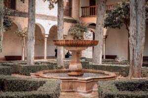 fountain in the graden of alhambra palace